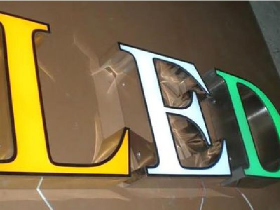 老河口介绍LED招牌的基础知识。