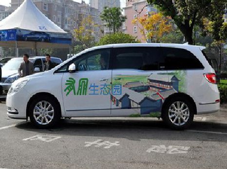 老河口户外车贴喷绘如何保持效果?